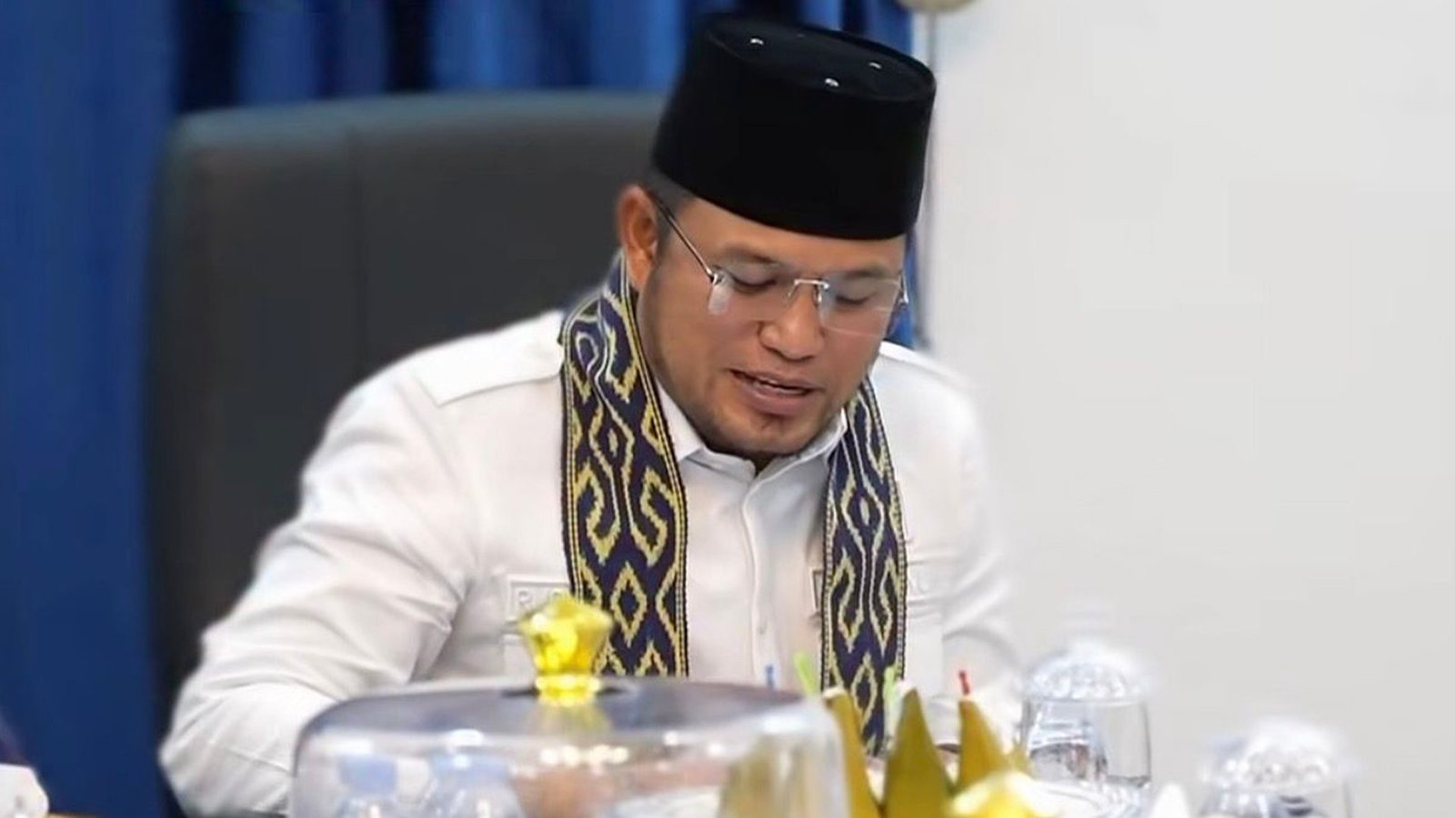 Desakan Massa Gubernur Kalimantan Timur Mundur Dari Jabatan, Gunakan Hak Angket ?